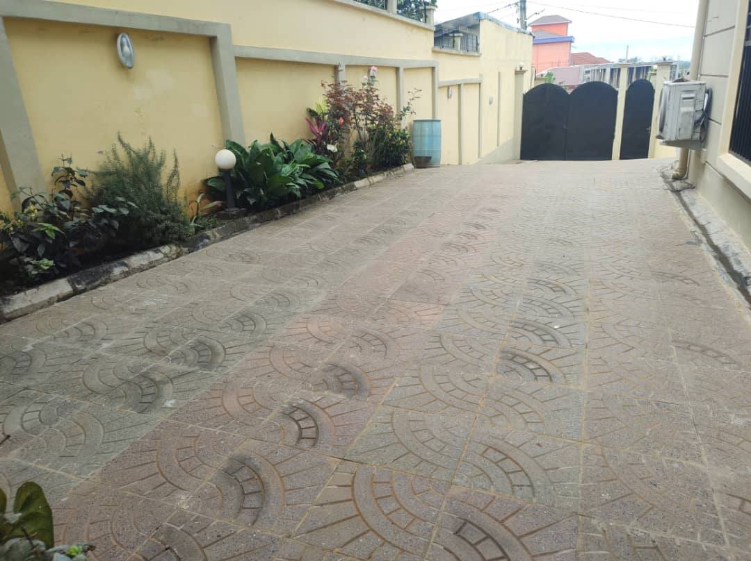 Maison (Duplex) à vendre - Yaoundé, Odza, minkan - 2 salon(s), 5 chambre(s), 5 salle(s) de bains - 350 000 000 FCFA