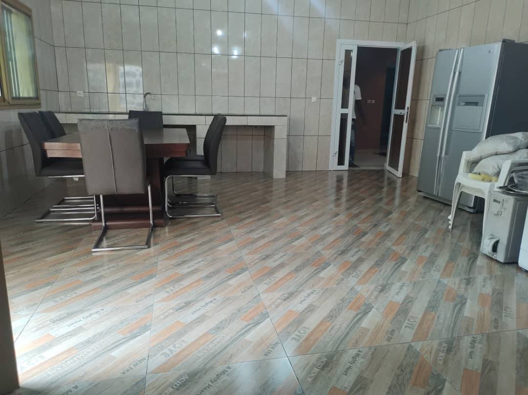 Maison (Duplex) à vendre - Yaoundé, Odza, minkan - 2 salon(s), 5 chambre(s), 5 salle(s) de bains - 350 000 000 FCFA