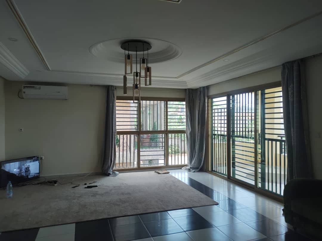 Maison (Duplex) à vendre - Yaoundé, Odza, minkan - 2 salon(s), 5 chambre(s), 5 salle(s) de bains - 350 000 000 FCFA