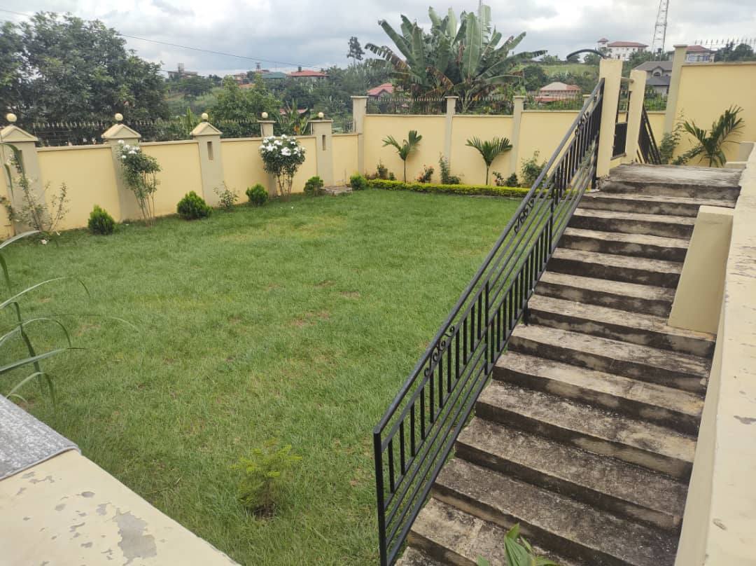 Maison (Duplex) à vendre - Yaoundé, Odza, minkan - 2 salon(s), 5 chambre(s), 5 salle(s) de bains - 350 000 000 FCFA