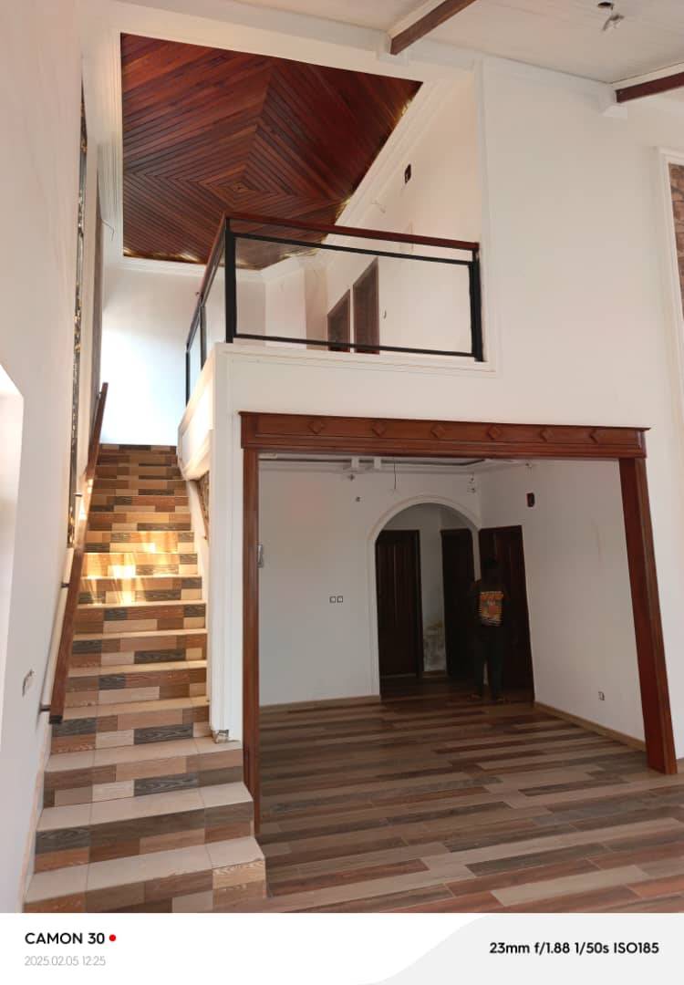 Maison (Duplex) à vendre - Yaoundé, Olembe, nkozoa - 2 salon(s), 6 chambre(s), 5 salle(s) de bains - 130 000 000 FCFA