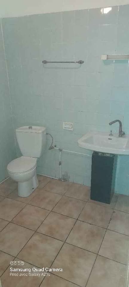 House (Villa) to rent - Yaoundé, Mfandena, omnisport - 2 living room(s), 5 bedroom(s), 3 bathroom(s) - 500 000 FCFA / month