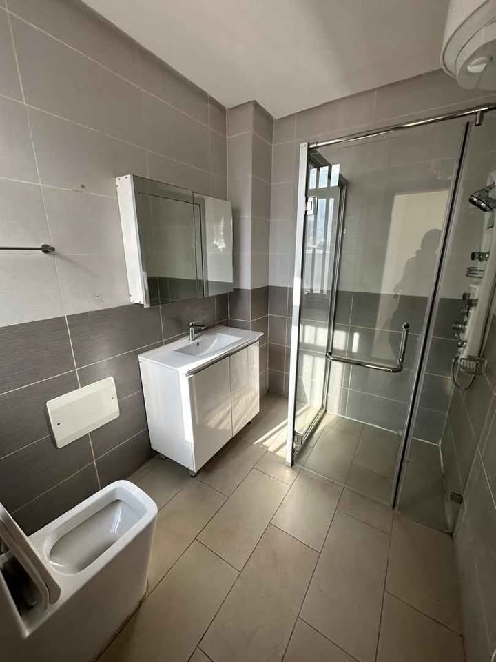 Appartement à louer - Yaoundé, Bastos, bastos - 1 salon(s), 2 chambre(s), 3 salle(s) de bains - 850 000 FCFA / mois