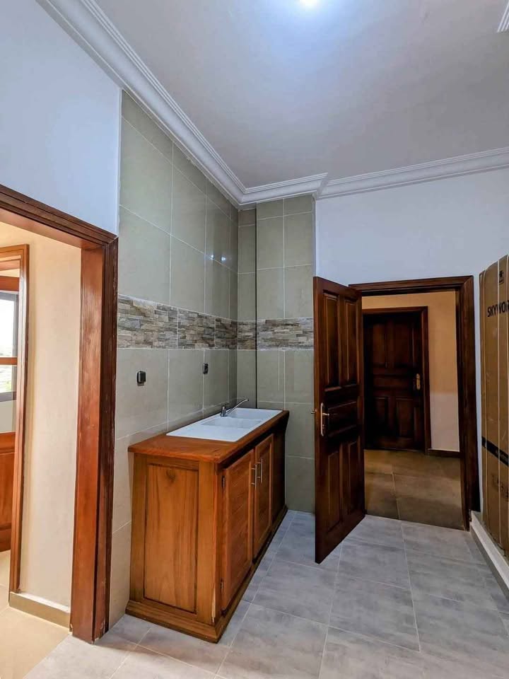 Apartment to rent - Yaoundé, Mballa II, mballa II - 1 living room(s), 3 bedroom(s), 2 bathroom(s) - 350 000 FCFA / month