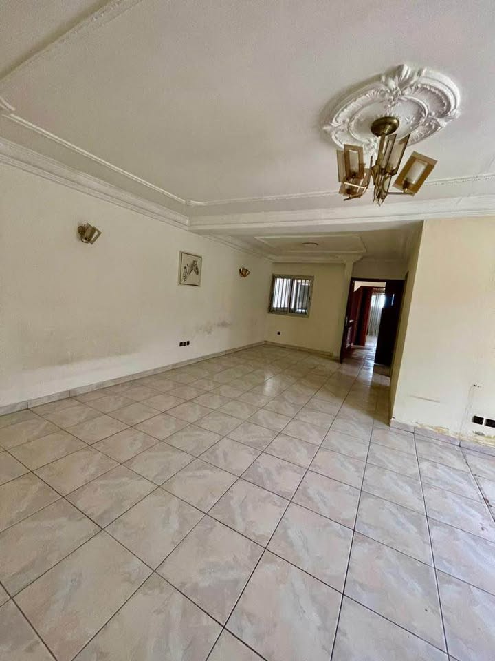 Appartement à louer - Yaoundé, Elig-essono, elig essono - 1 salon(s), 1 chambre(s), 1 salle(s) de bains - 200 000 FCFA / mois