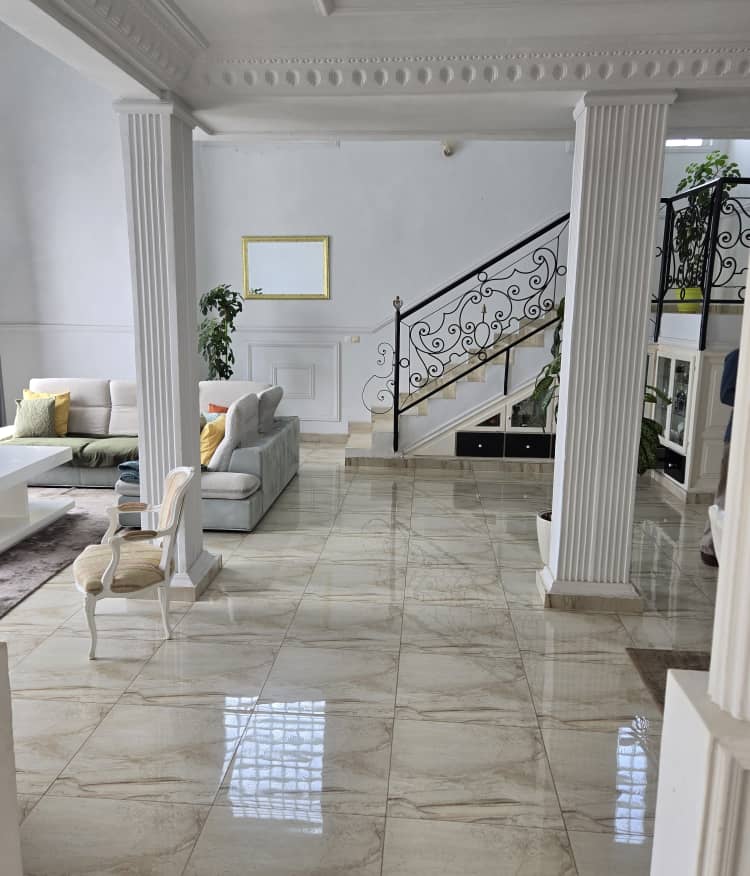 Maison (Duplex) à vendre - Yaoundé, Mimboman IV, nkoabang - 2 salon(s), 4 chambre(s), 5 salle(s) de bains - 180 000 000 FCFA