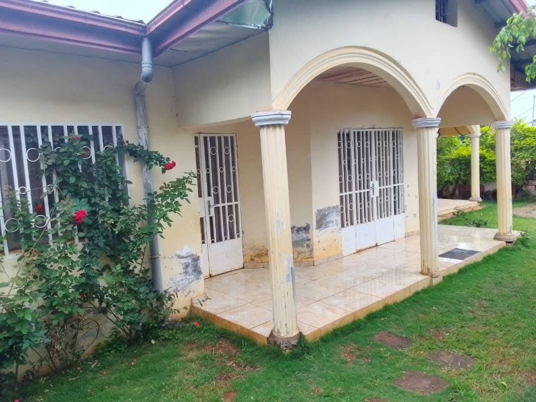 Maison (Villa) à vendre - Yaoundé, Nkolfoulou, tsinga village - 2 salon(s), 4 chambre(s), 3 salle(s) de bains - 35 000 000 FCFA