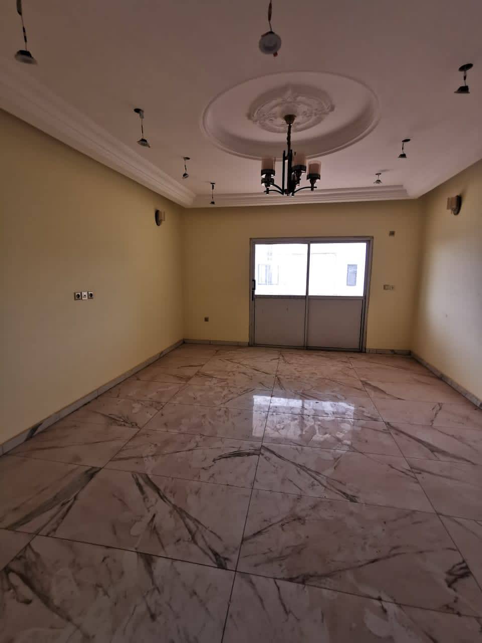 House (Villa) to rent - Yaoundé, Essos, titi garage - 2 living room(s), 4 bedroom(s), 5 bathroom(s) - 700 000 FCFA / month