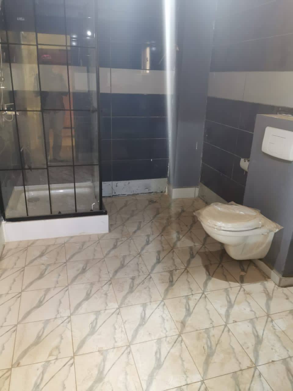 House (Villa) to rent - Yaoundé, Essos, titi garage - 2 living room(s), 4 bedroom(s), 5 bathroom(s) - 700 000 FCFA / month