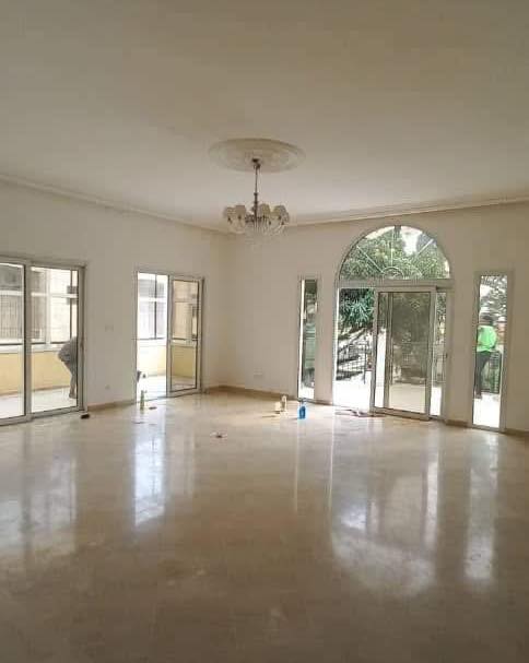 House (Duplex) to rent - Yaoundé, Bastos, golf - 2 living room(s), 5 bedroom(s), 6 bathroom(s) - 5 000 000 FCFA / month