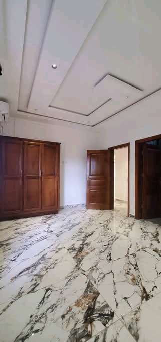 Appartement à louer - Yaoundé, Mfandena, Omnisport - 1 salon(s), 3 chambre(s), 3 salle(s) de bains - 600 000 FCFA / mois