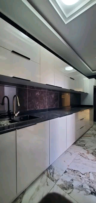 Appartement à louer - Yaoundé, Mfandena, Omnisport - 1 salon(s), 3 chambre(s), 3 salle(s) de bains - 600 000 FCFA / mois