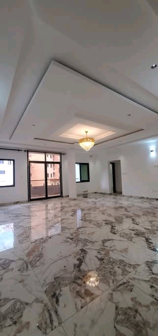 Appartement à louer - Yaoundé, Mfandena, Omnisport - 1 salon(s), 3 chambre(s), 3 salle(s) de bains - 600 000 FCFA / mois