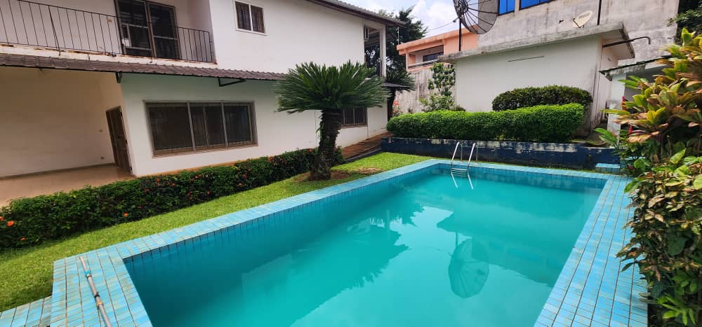 House (Duplex) to rent - Yaoundé, Bastos, Bastos centre - 1 living room(s), 4 bedroom(s), 3 bathroom(s) - 2 000 000 FCFA / month