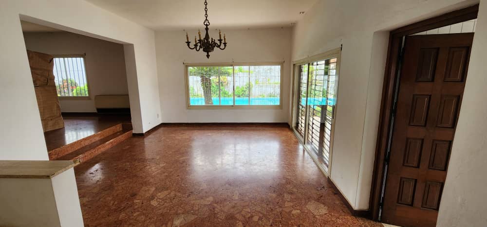 House (Duplex) to rent - Yaoundé, Bastos, Bastos centre - 1 living room(s), 4 bedroom(s), 3 bathroom(s) - 2 000 000 FCFA / month