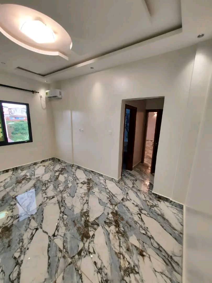 Appartement à louer - Yaoundé, Mfandena, omnisport - 1 salon(s), 1 chambre(s), 1 salle(s) de bains - 350 000 FCFA / mois