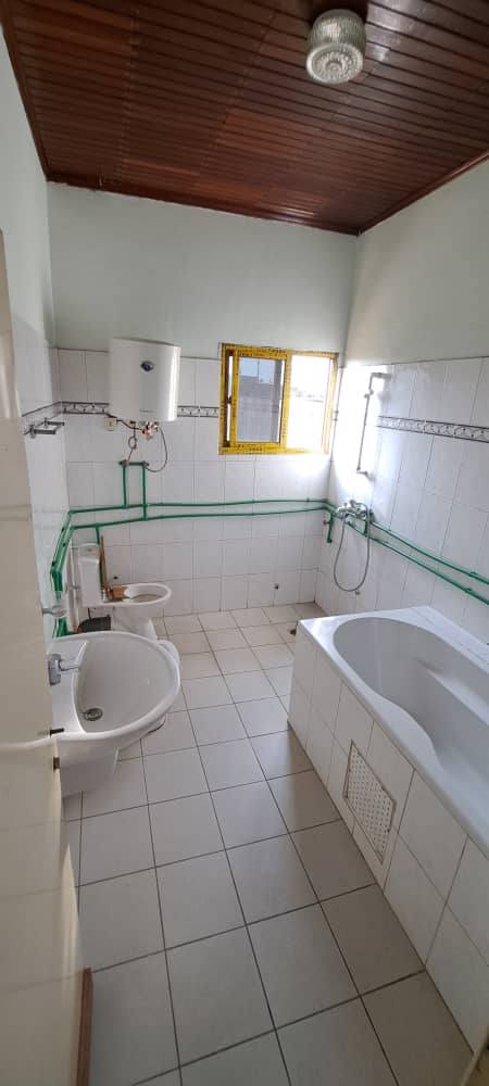 House (Duplex) to rent - Yaoundé, Odza, koweit - 3 living room(s), 6 bedroom(s), 7 bathroom(s) - 1 200 000 FCFA / month