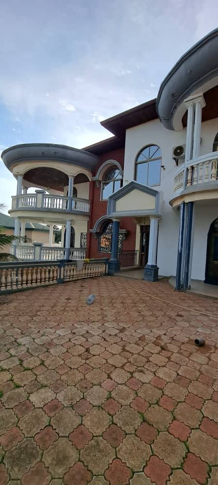 House (Duplex) to rent - Yaoundé, Odza, koweit - 3 living room(s), 6 bedroom(s), 7 bathroom(s) - 1 200 000 FCFA / month