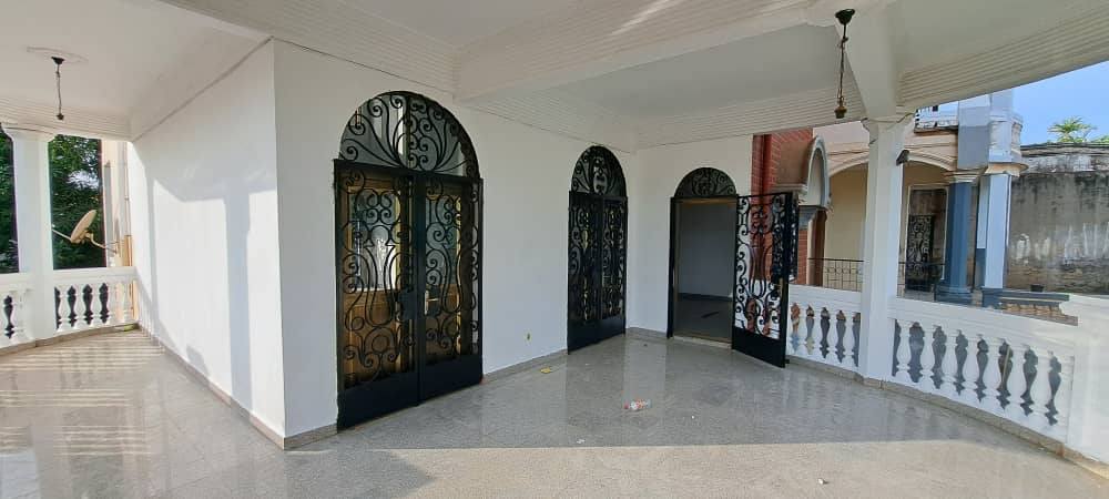 House (Duplex) to rent - Yaoundé, Odza, koweit - 3 living room(s), 6 bedroom(s), 7 bathroom(s) - 1 200 000 FCFA / month