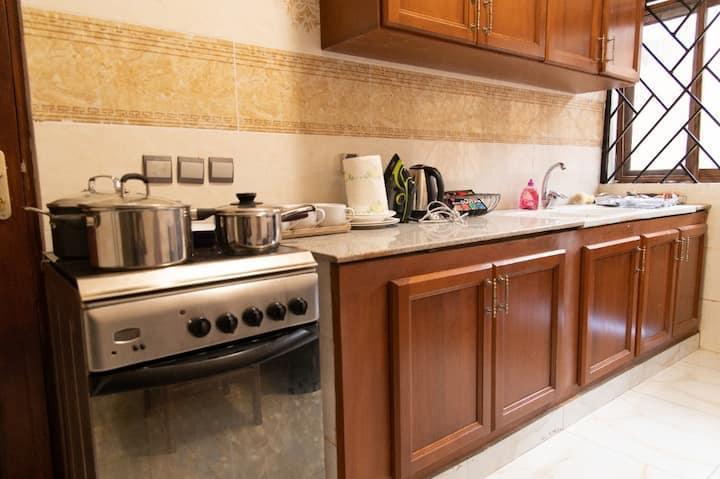 Apartment to rent - Yaoundé, Bastos, OMNISPORT PRIX a LA NUITÉE - 1 living room(s), 3 bedroom(s), 3 bathroom(s) - 50 000 FCFA / month