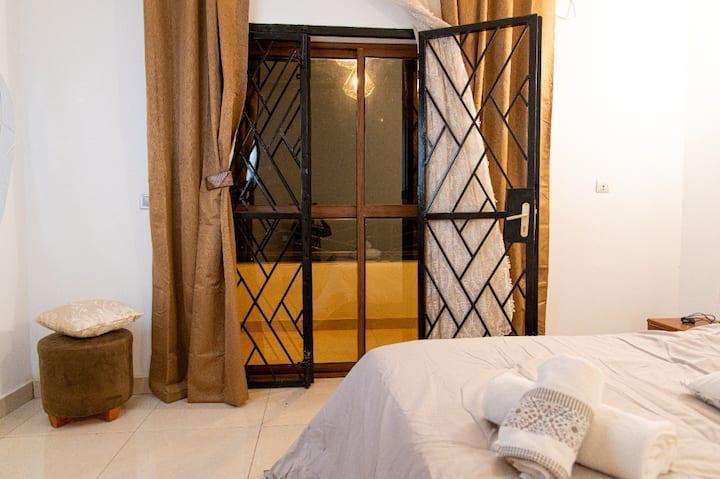 Apartment to rent - Yaoundé, Bastos, OMNISPORT PRIX a LA NUITÉE - 1 living room(s), 3 bedroom(s), 3 bathroom(s) - 50 000 FCFA / month