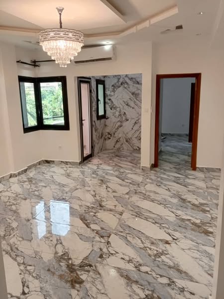 Apartment to rent - Yaoundé, Mfandena, omnisport - 1 living room(s), 1 bedroom(s), 1 bathroom(s) - 450 000 FCFA / month