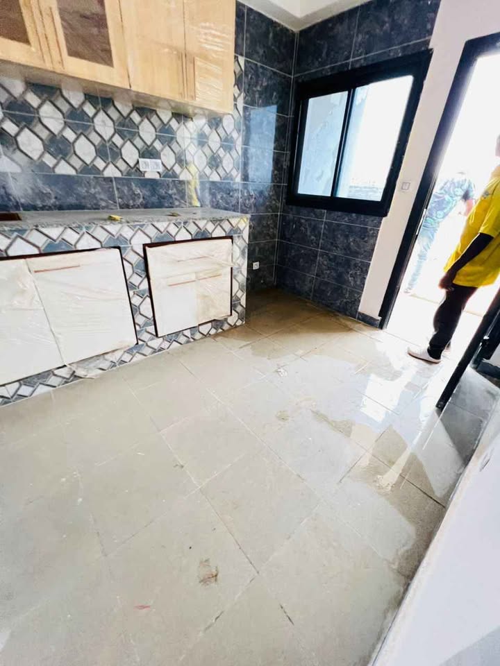 Appartement à louer - Yaoundé, Elig-essono, elig essono - 1 salon(s), 2 chambre(s), 3 salle(s) de bains - 300 000 FCFA / mois