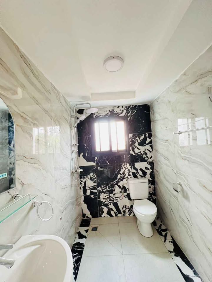 Appartement à louer - Yaoundé, Elig-essono, elig essono - 1 salon(s), 2 chambre(s), 3 salle(s) de bains - 300 000 FCFA / mois