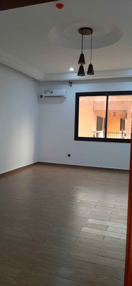 Appartement à louer - Yaoundé, Bastos, bastos - 1 salon(s), 1 chambre(s), 1 salle(s) de bains - 500 000 FCFA / mois