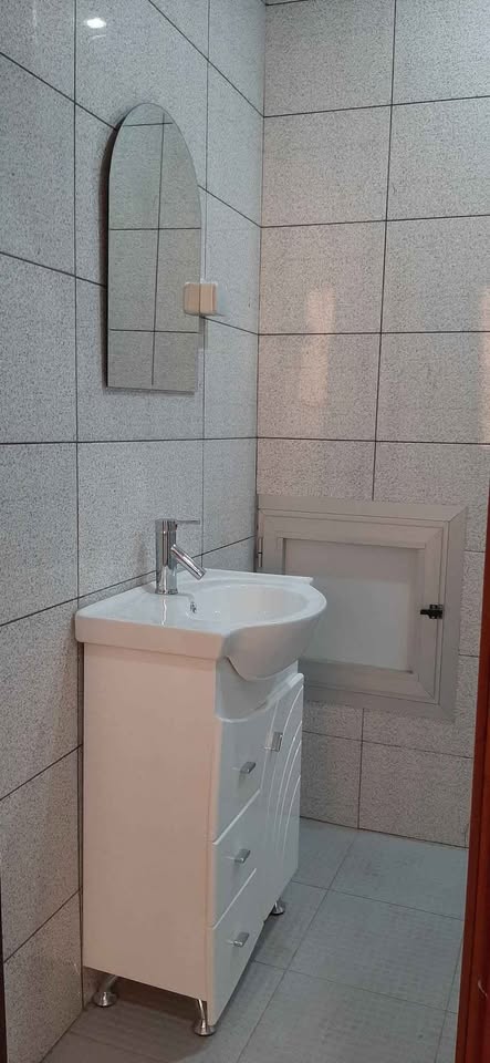 Appartement à louer - Yaoundé, Bastos, golf - 1 salon(s), 2 chambre(s), 3 salle(s) de bains - 1 000 000 FCFA / mois