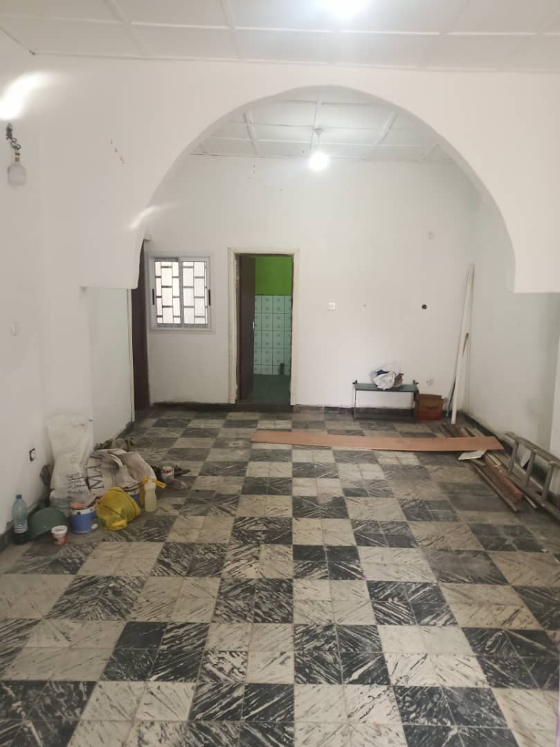 House (Wayside home) to rent - Douala, Akwa I, Akwa - 1 living room(s), 2 bedroom(s), 1 bathroom(s) - 600 000 FCFA / month