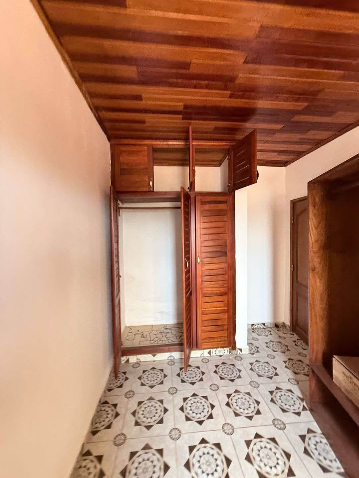 Appartement à louer - Yaoundé, Essos, essos - 1 salon(s), 3 chambre(s), 2 salle(s) de bains - 180 000 FCFA / mois