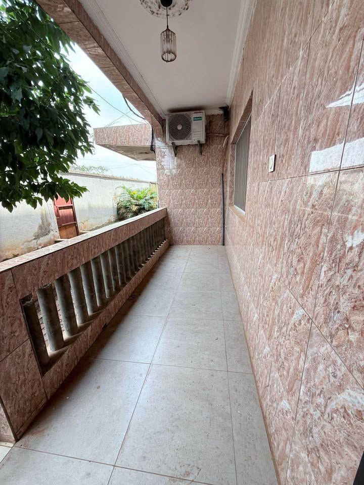 Appartement à louer - Yaoundé, Ngousso, ngousso - 1 salon(s), 3 chambre(s), 3 salle(s) de bains - 250 000 FCFA / mois
