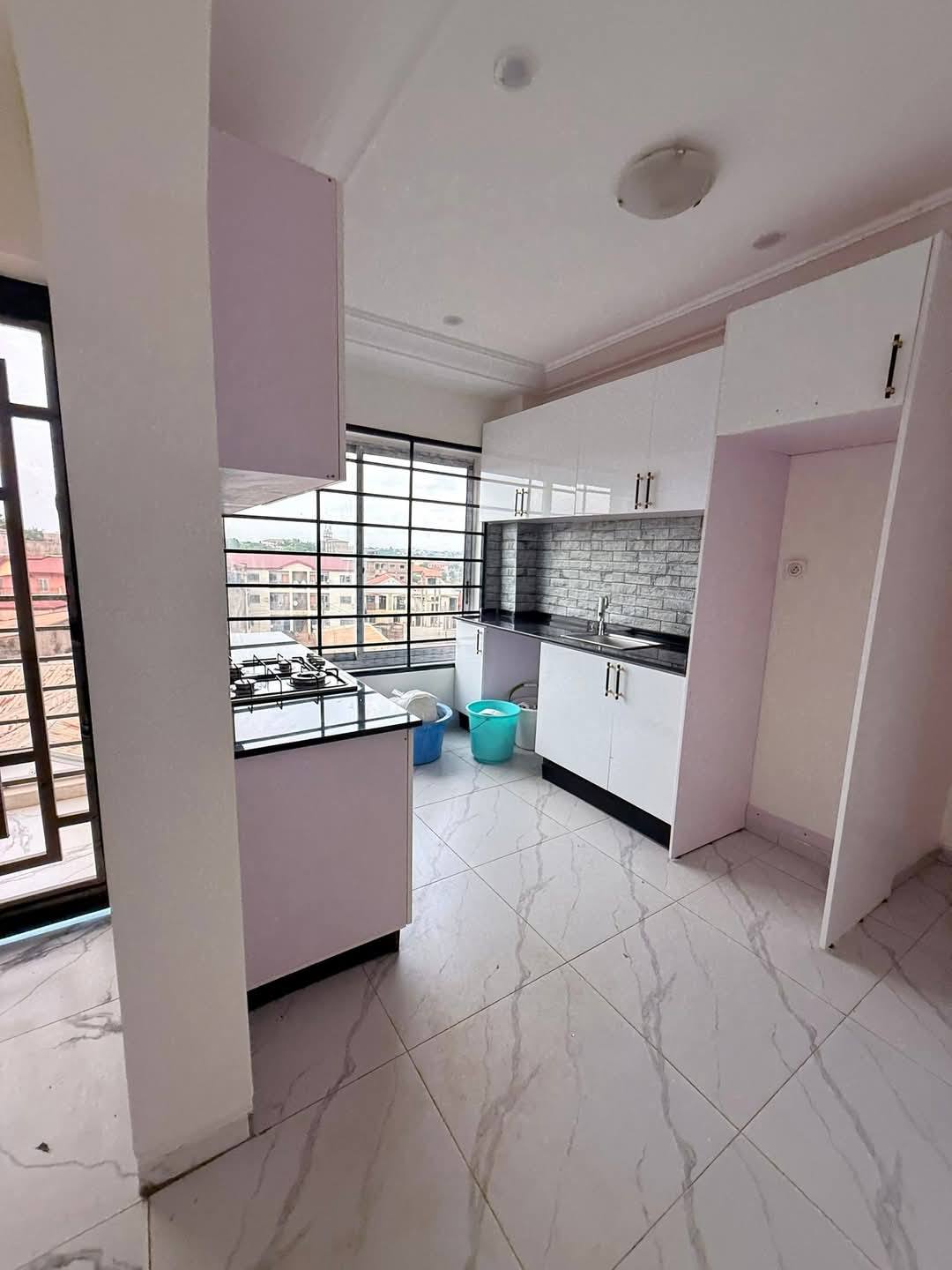 Appartement à louer - Yaoundé, Eleveur, fougerolle - 1 salon(s), 2 chambre(s), 3 salle(s) de bains - 160 000 FCFA / mois