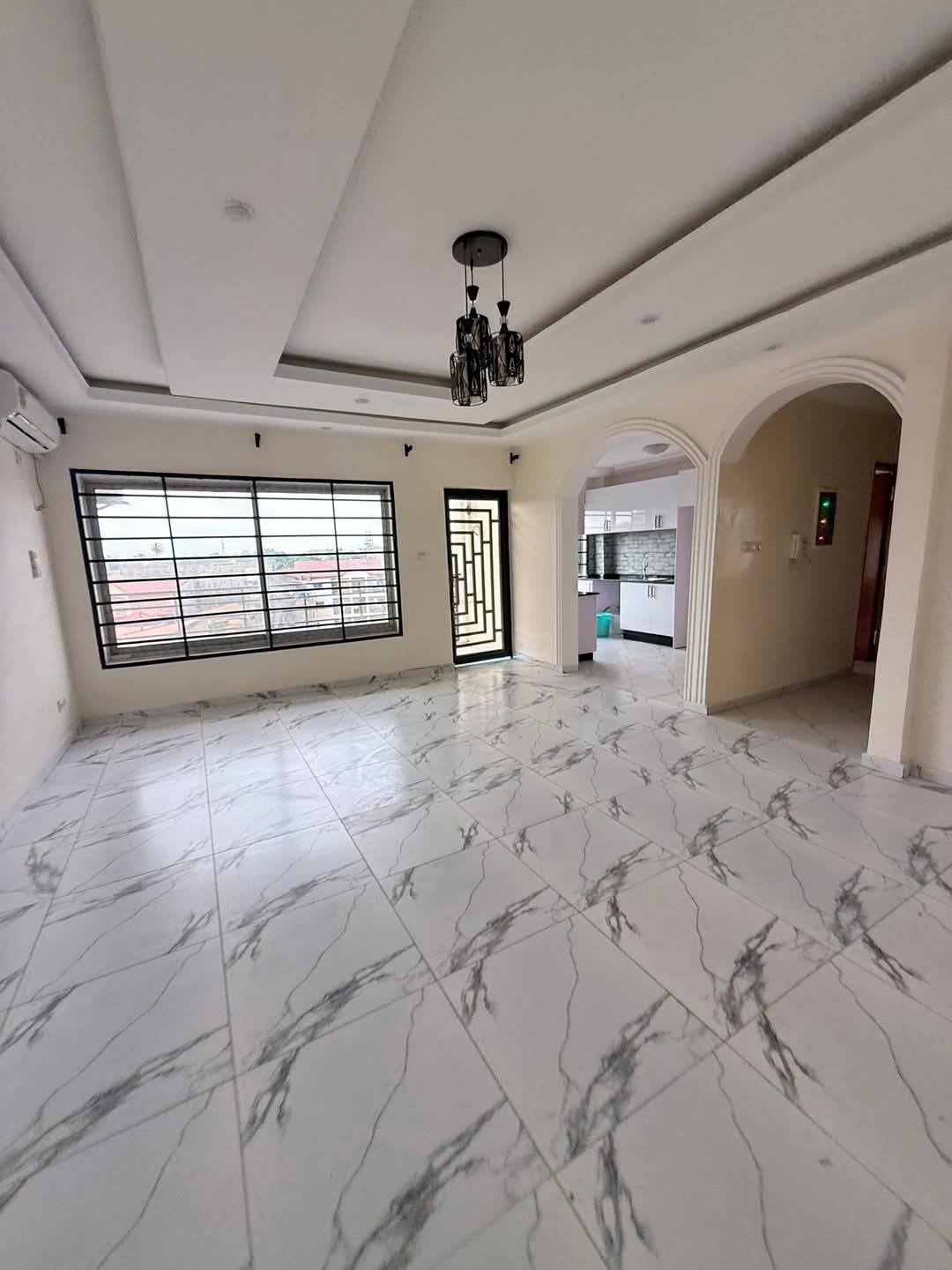 Appartement à louer - Yaoundé, Eleveur, fougerolle - 1 salon(s), 2 chambre(s), 3 salle(s) de bains - 160 000 FCFA / mois