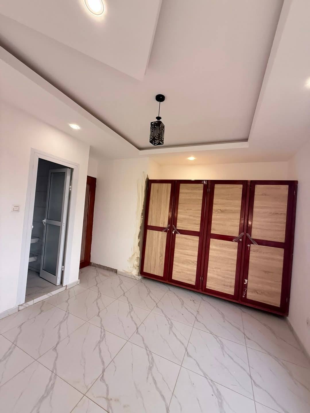Appartement à louer - Yaoundé, Eleveur, fougerolle - 1 salon(s), 2 chambre(s), 3 salle(s) de bains - 160 000 FCFA / mois