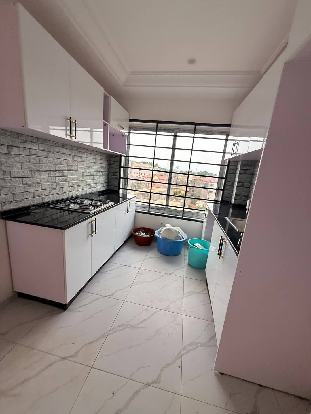 Appartement à louer - Yaoundé, Eleveur, fougerolle - 1 salon(s), 2 chambre(s), 3 salle(s) de bains - 160 000 FCFA / mois