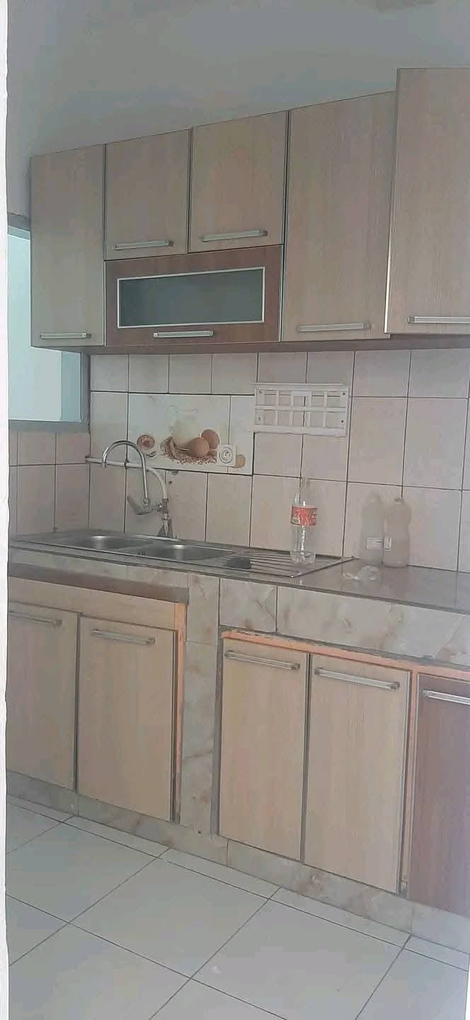 Appartement à louer - Yaoundé, Bastos, bastos - 1 salon(s), 3 chambre(s), 3 salle(s) de bains - 400 000 FCFA / mois