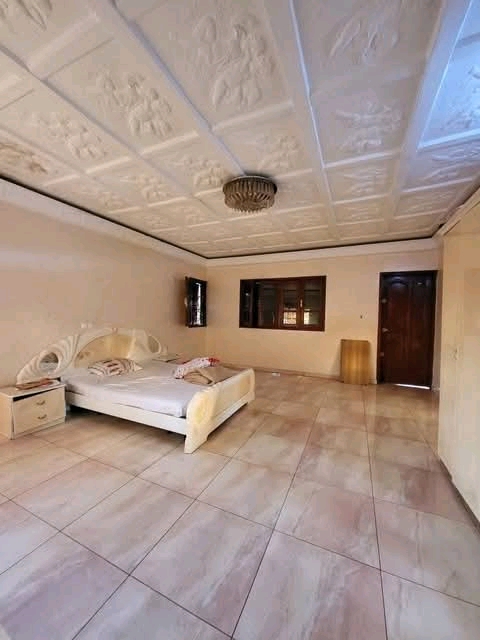 House (Duplex) to rent - Yaoundé, Oyom-Abang, Oyamabang - 2 living room(s), 5 bedroom(s), 5 bathroom(s) - 500 000 FCFA / month