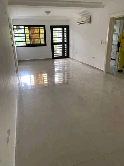 Appartement à louer - Yaoundé, Bastos, Bastos - 1 salon(s), 2 chambre(s), 3 salle(s) de bains - 600 000 FCFA / mois