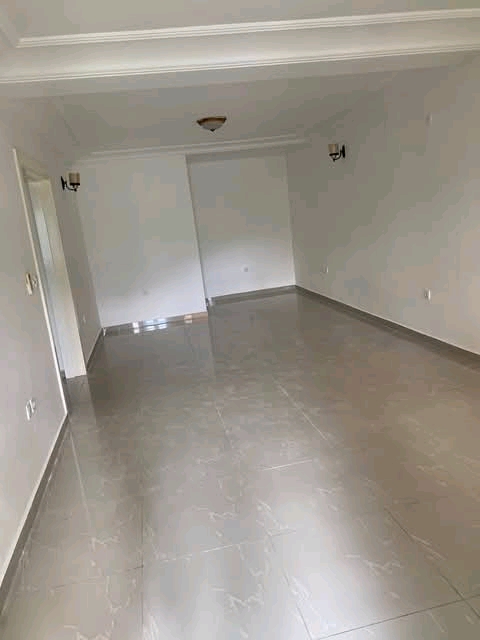 Appartement à louer - Yaoundé, Bastos, Bastos - 1 salon(s), 2 chambre(s), 3 salle(s) de bains - 600 000 FCFA / mois