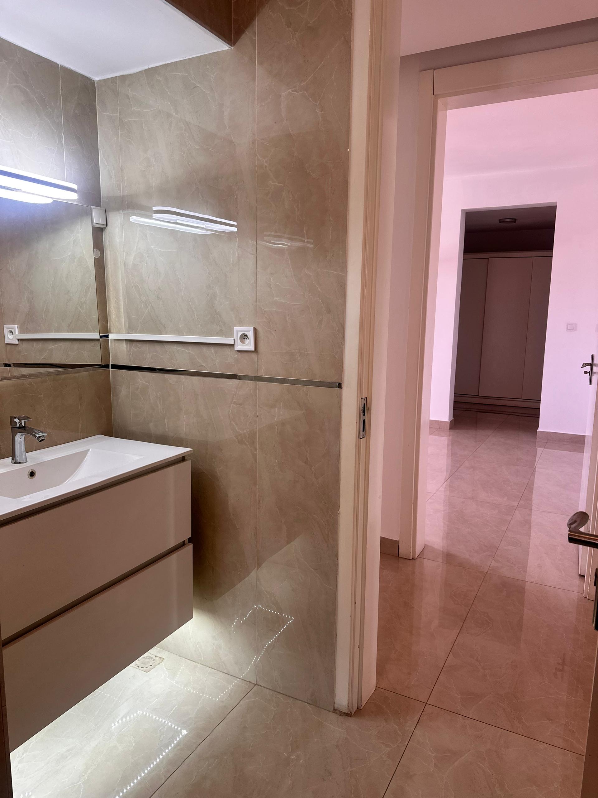 Appartement à louer - Yaoundé, Bastos, Golf - 1 salon(s), 3 chambre(s), 2 salle(s) de bains - 1 600 000 FCFA / mois