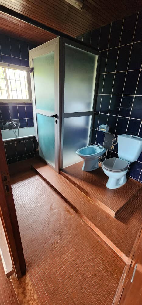 House (Duplex) to rent - Yaoundé, Bastos, Bastos - 1 living room(s), 4 bedroom(s), 4 bathroom(s) - 2 000 000 FCFA / month