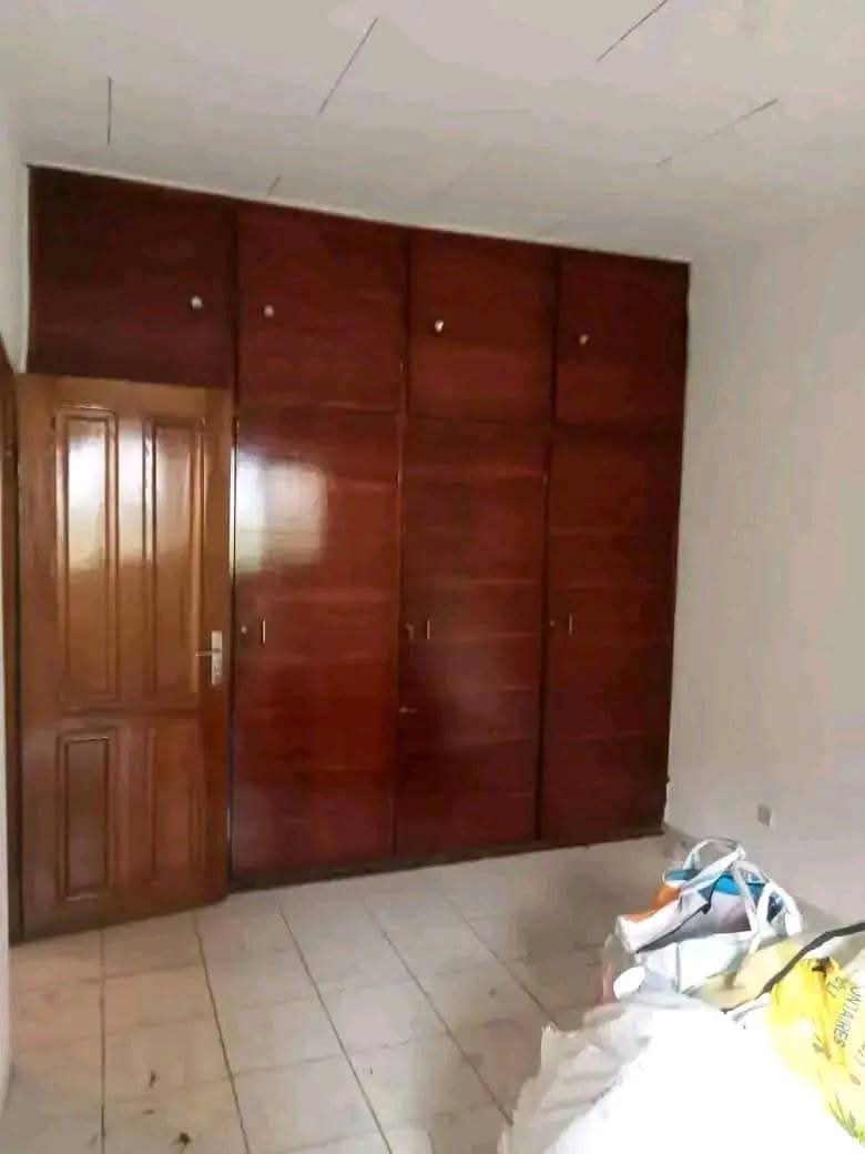 House (Duplex) to rent - Yaoundé, Bastos, Ambassade de Chine - 1 living room(s), 5 bedroom(s), 4 bathroom(s) - 1 500 000 FCFA / month