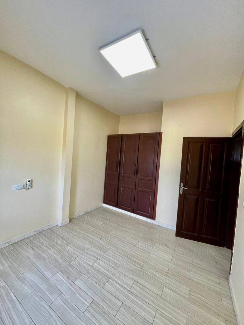 Appartement à louer - Yaoundé, Bastos, Bastos centre - 1 salon(s), 3 chambre(s), 3 salle(s) de bains - 1 300 000 FCFA / mois