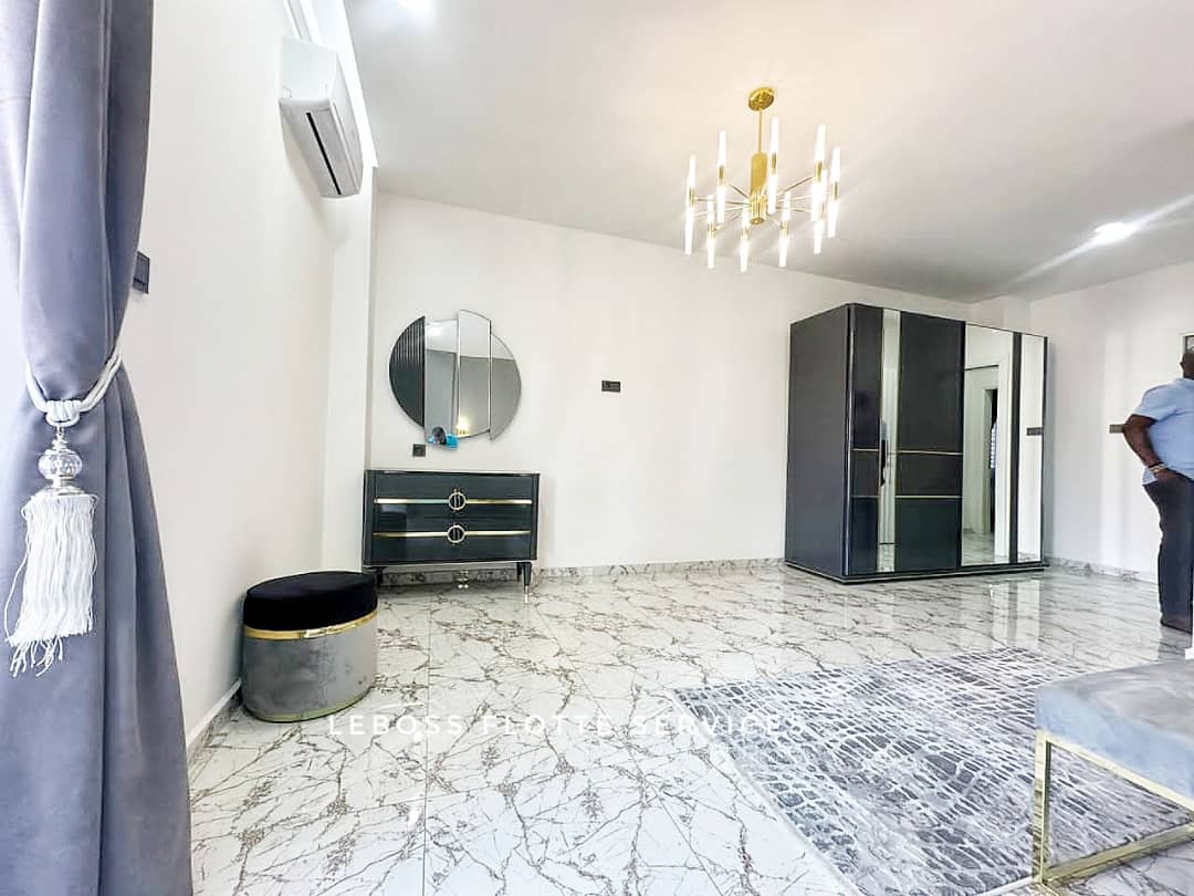 Appartement à louer - Yaoundé, Bastos, Bastos centre - 1 salon(s), 3 chambre(s), 4 salle(s) de bains - 3 000 000 FCFA / mois