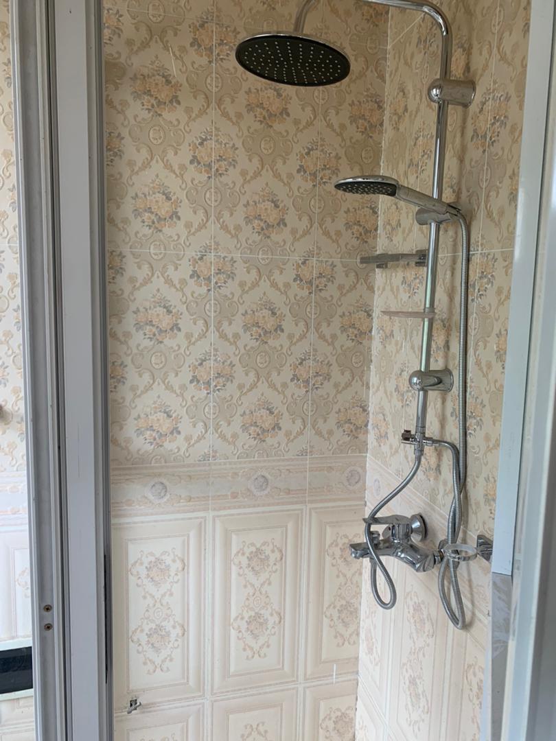 Appartement à louer - Yaoundé, Bastos, Mbankolo - 1 salon(s), 3 chambre(s), 3 salle(s) de bains - 500 000 FCFA / mois