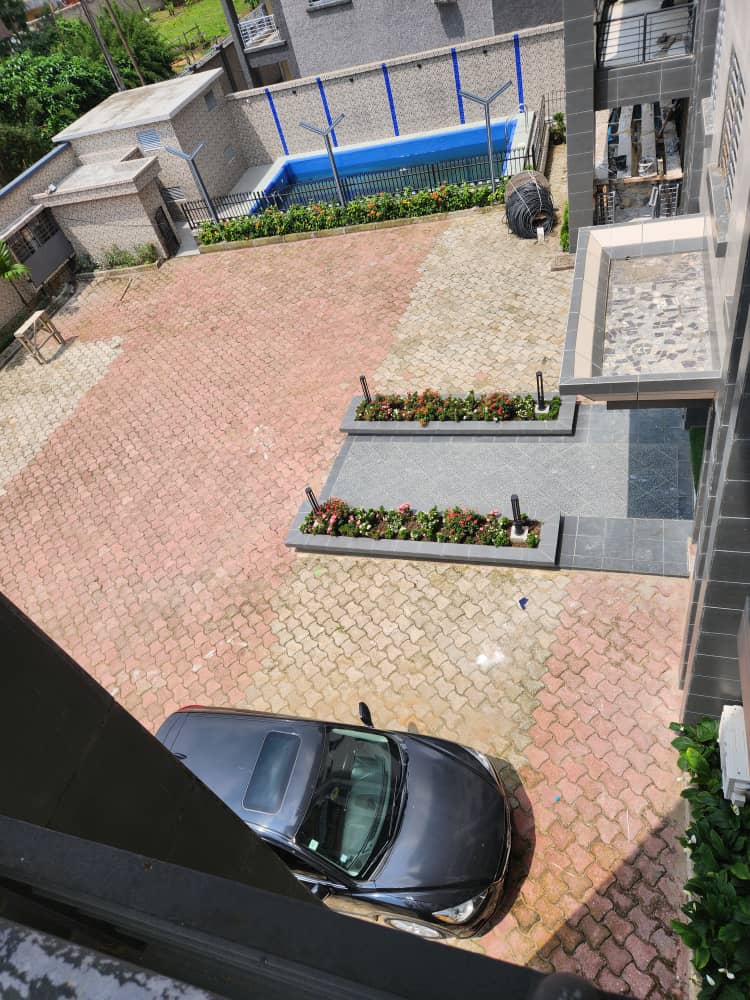 Apartment to rent - Douala, Bessengue, CO - 1 living room(s), 2 bedroom(s), 3 bathroom(s) - 500 000 FCFA / month