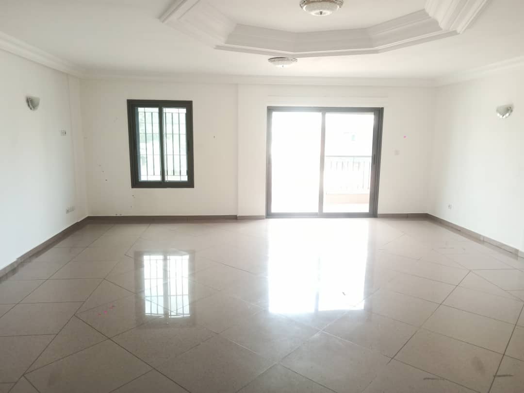 Apartment to rent - Douala, Bonapriso, BONAPRISO - 1 living room(s), 3 bedroom(s), 2 bathroom(s) - 850 000 FCFA / month