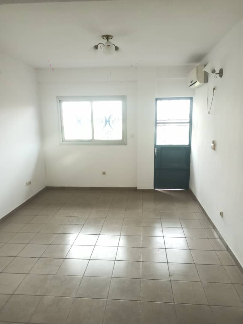 Apartment to rent - Douala, Ndogbong, Ndogbong - 1 living room(s), 1 bedroom(s), 1 bathroom(s) - 100 000 FCFA / month